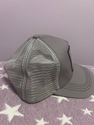Gorra Blanca con Parche de Tigre