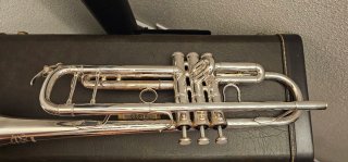 Trompeta Yamaha Xeno YTR 8335G