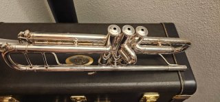 Trompeta Yamaha Xeno YTR 8335G