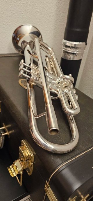 Trompeta Yamaha Xeno YTR 8335G
