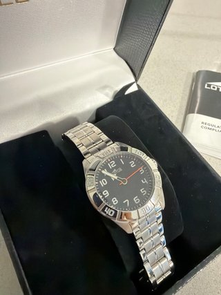 Reloj Lotus Negro y Plateado