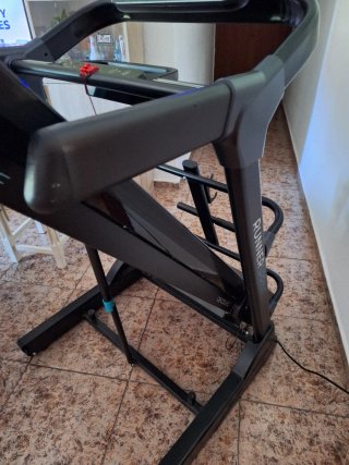 Cinta de correr Cecotec negra y azul