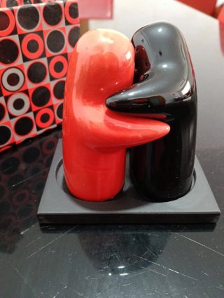 Salero y Pimientero Cerámica Rojo y Negro