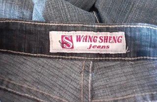 Pantalón vaquero negro hasta la rodilla