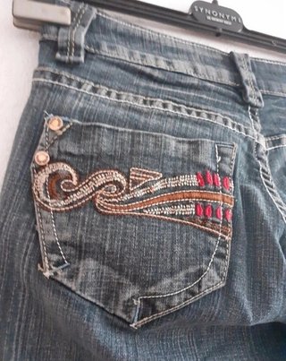 Pantalón vaquero negro hasta la rodilla