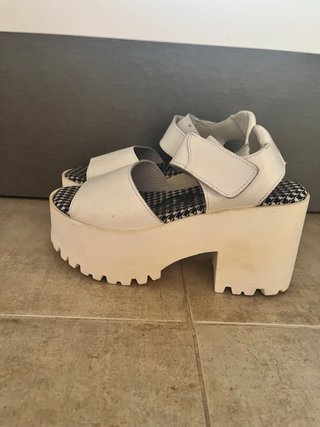 Sandalias plataforma blancas