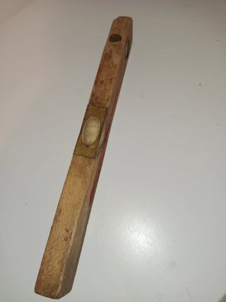 Nivel de madera antiguo Acesa