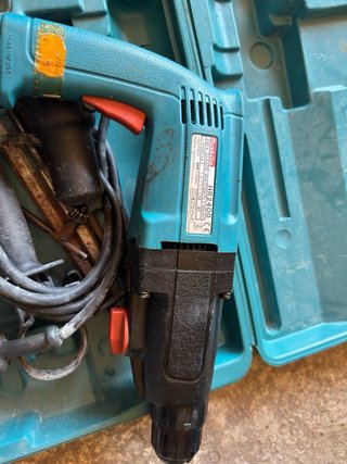 Taladro Makita HR2400 con maletín