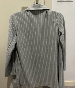 Blazer gris con rayas