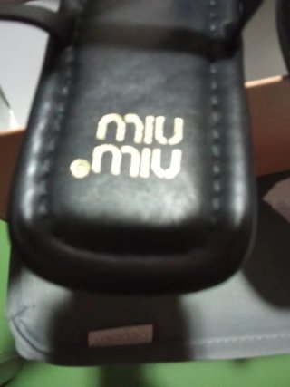 Sandalias Miu Miu Negras y Doradas