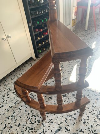 Escalera redonda madera biblioteca