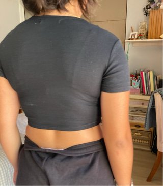 Top crop negro Pull&Bear manga corta