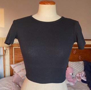 Top crop negro Pull&Bear manga corta