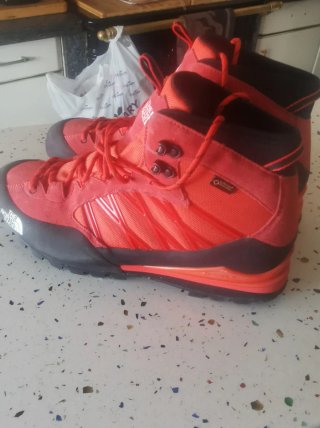 Botas de montaña The North Face rojas