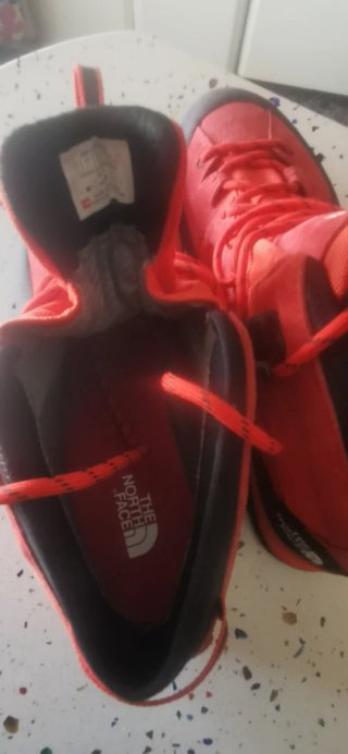 Botas de montaña The North Face rojas