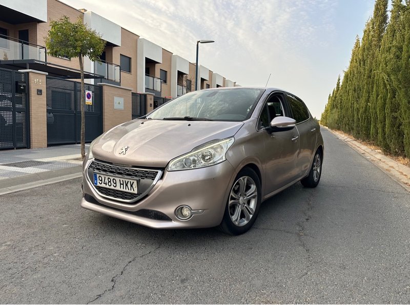 Peugeot 208 2013 - foto 1