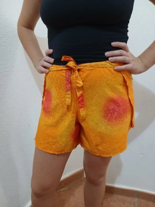 Pantalón corto cruzado estampado