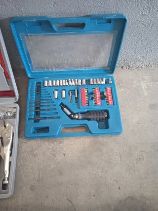 Lote herramientas: puntas, brocas, destornillador