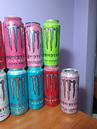 Collezione di 19 lattine Monster Energy vuote