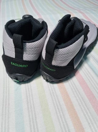 Botas Saguaro Talla 46 Negras y Grises