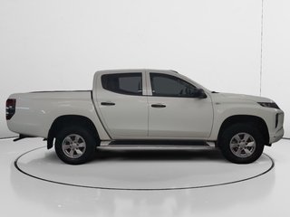 Mitsubishi L200 220 DI-D Doble Cabina M-Pro Auto 110 kW (150 CV)