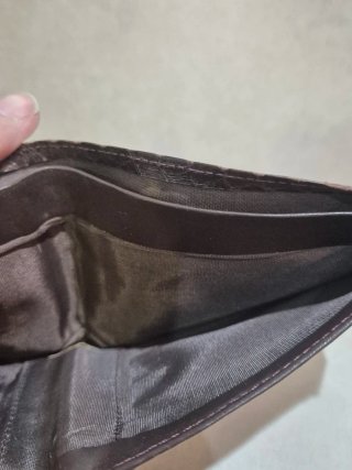 Billetera de piel de serpiente