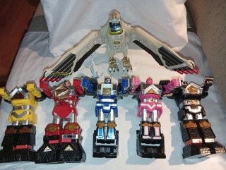 Power Rangers Deluxe Shogun megafalconzord.