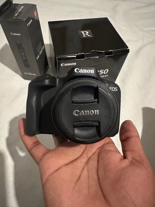 Canon EOS R50 Creator Kit + Extras