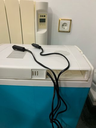 Nevera eléctrica azul