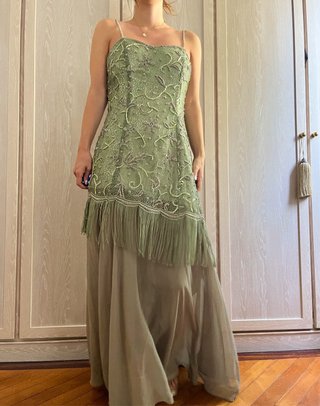 Vestido de fiesta verde con pedrería
