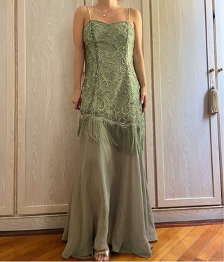 Vestido de fiesta verde con pedrería