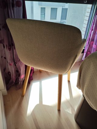 Silla sillón beige y madera