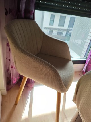 Silla sillón beige y madera