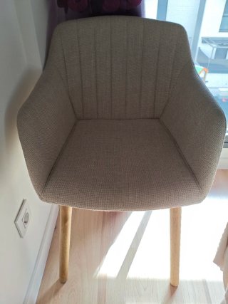 Silla sillón beige y madera