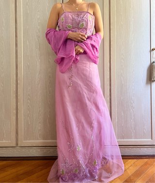 Conjunto rosa abalorios y lentejuelas