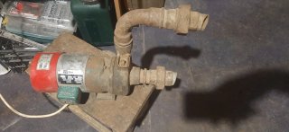 Bomba de agua antigua VEMA
