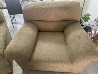 2 Poltrone in tessuto beige 50€ ciascuna
