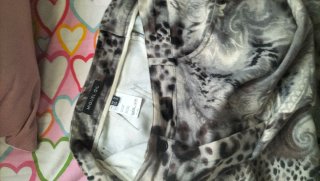 Falda animal print gris y negra