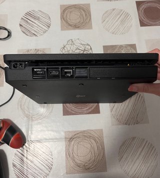 PS4 Slim 1TB Negra + 5 Juegos + 1 mando + 1 funda