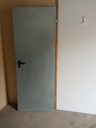 Puerta de trastero metálica