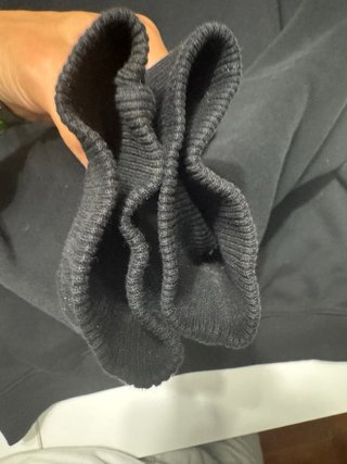 Sudadera negra con capucha