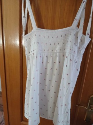 Vestido blanco con lino estampado cerezas.