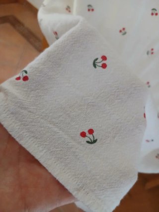 Vestido blanco con lino estampado cerezas.