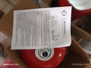 Vaso de expansión rojo
