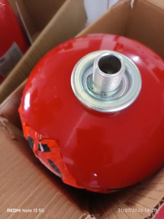 Vaso de expansión rojo