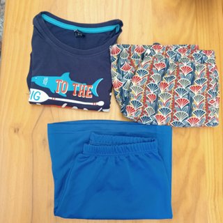 Conjunto camiseta,pantalón deportivo y bañador.T12