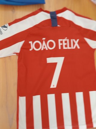 Camiseta niño Atlético de Madrid y pantalón. T 12