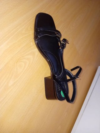 Sandalias de tacón Jones New York negras