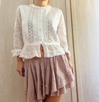 Blusa romántica blanca con encaje