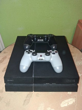 PS4 500GB + 2 MANDOS + FIFA 18